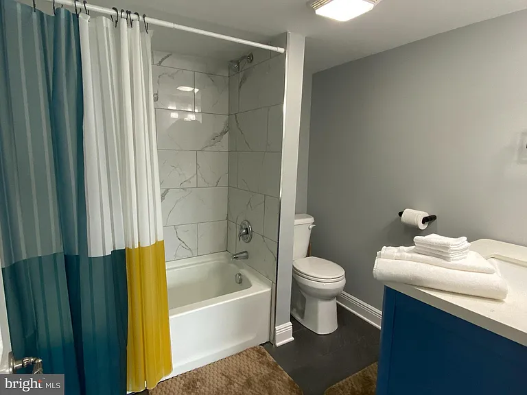 522 W King St — Photo 42