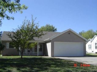 822 N Cherry St, Ottawa, KS 66067