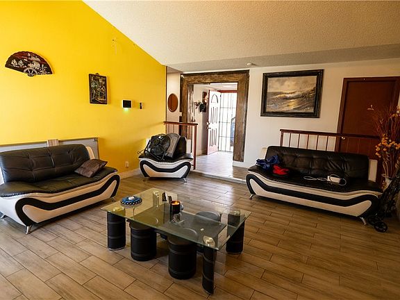 5th image of 3760 La Junta Dr