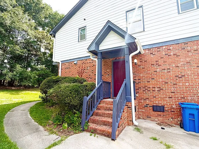 433 Creekway Dr — Photo 2
