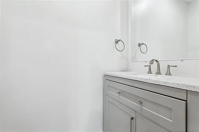 717 Harang Ave — Photo 9
