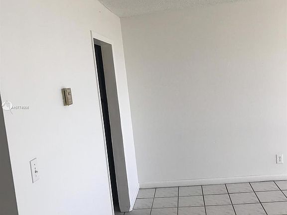 5th image of 2025 NE 164th St APT 619
