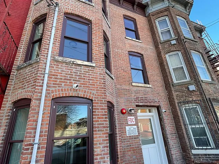 136 S. Clark St. — Photo 12