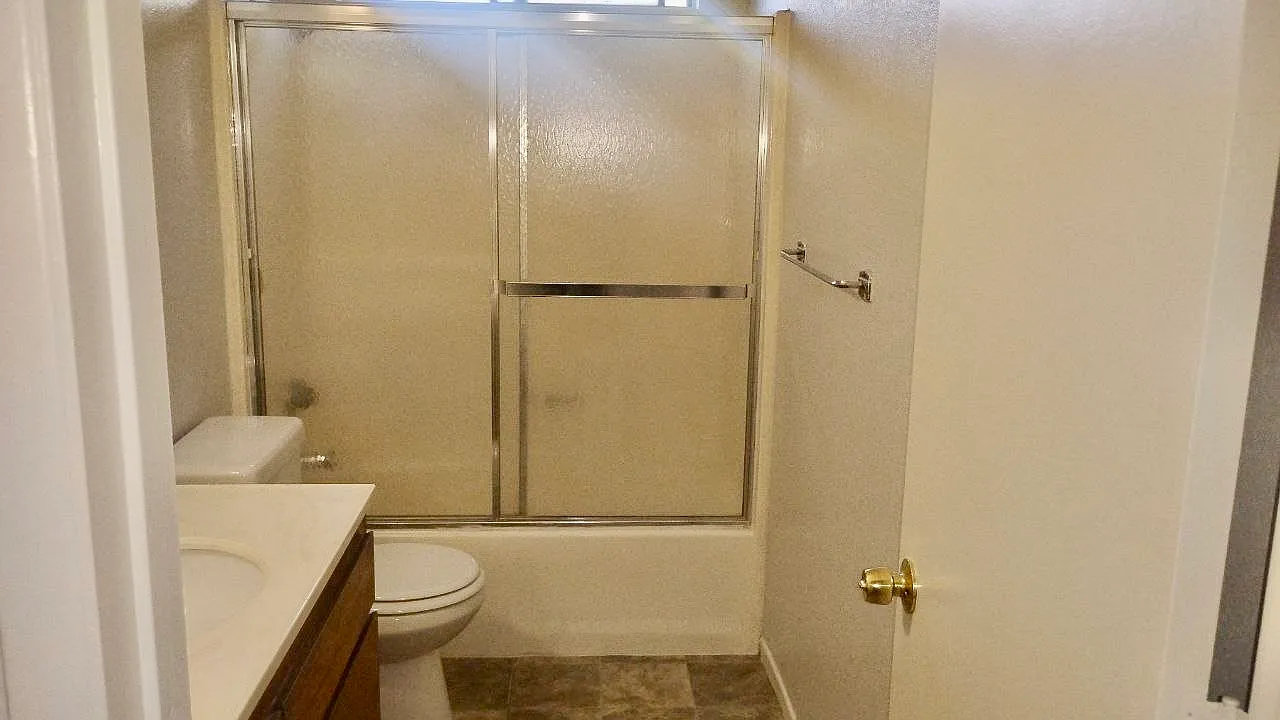 Studio, $1,425 — Photo 4