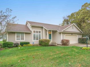 51821 Meadow Knoll Dr, South Bend, IN 46628