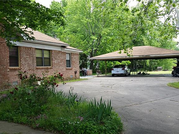 2nd image of 2116 Mulberry Ave #64