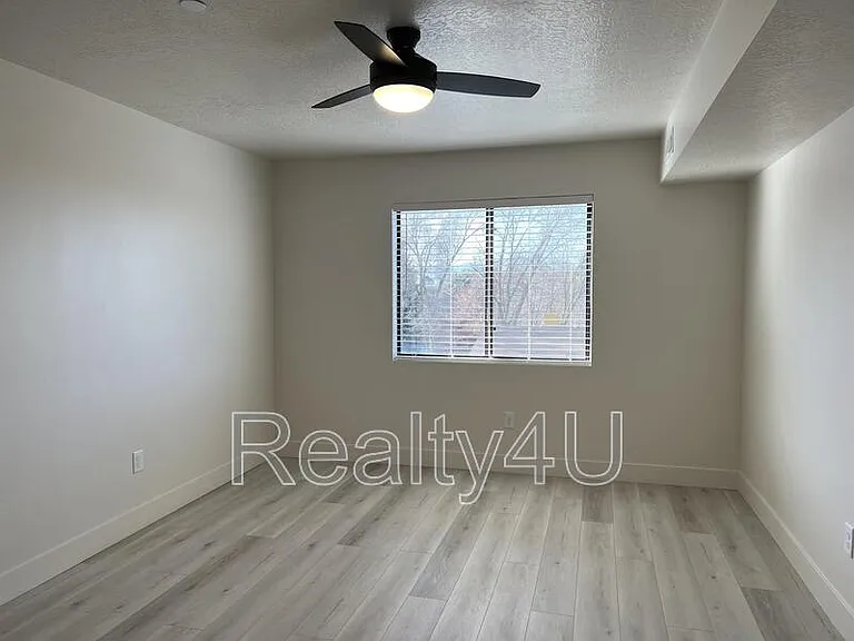 2244 N Canyon Rd #204 — Photo 9
