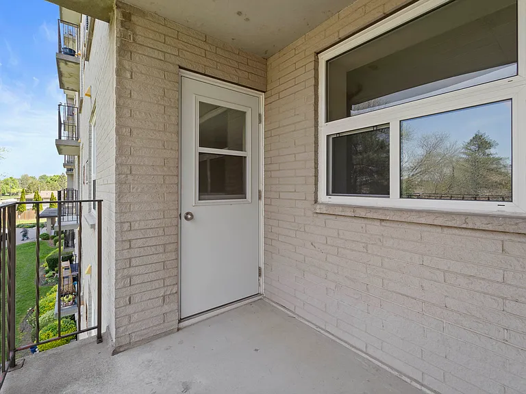 100 McFarlane Ave — Photo 10