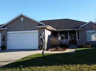 350 Vista Cir, Columbus, WI 53925
