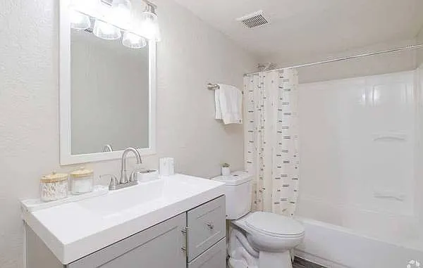 U@19th Apartments — Photo 20