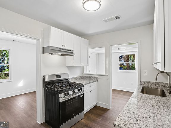 3rd image of 1330 Lynford Dr SW