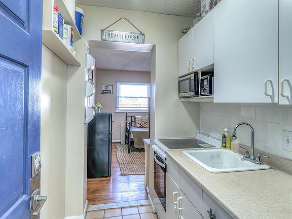 5th image of 111 S Dudley Ave APT 211