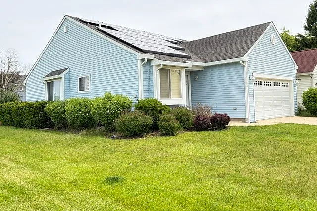 1870 Grosse Pointe Cir — Photo 3