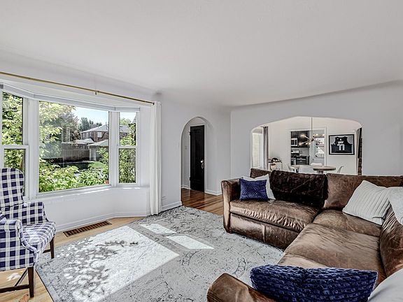 5th image of 3015 E Mississippi Ave