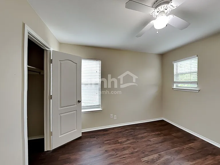 8905 Norwich Castle Dr — Photo 15