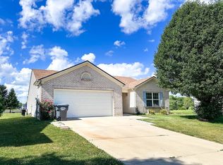 2340 Monarchy Ln, Greenwood, IN 46143