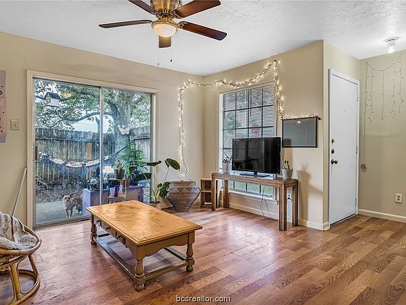 2nd image of 1824 San Antonio St