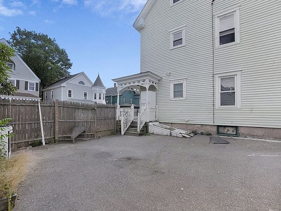 4th image of 304 Summer St