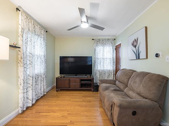 4th image of 82 Nottingham Avenue