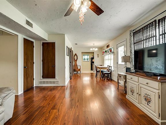 3rd image of 5012 Sheridan Ct