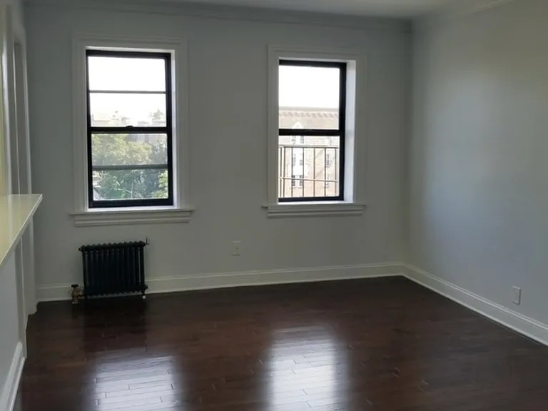669 North Terrace — Photo 3