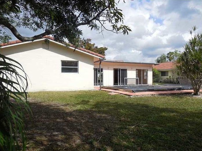 1st image of 10906 NW 41st Dr