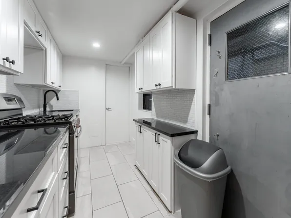 120 East 17th Street image 2 of 15