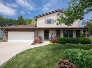 15370 W Linfield Ln, New Berlin, WI 53151