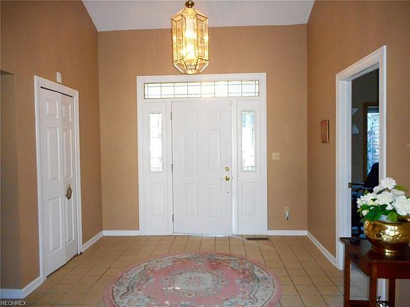 3rd image of 230 Lake Pointe Dr