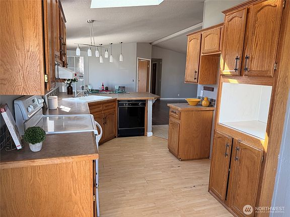4th image of 612 Orchard Drive SW