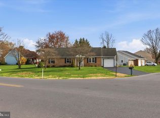 497 Crosswinds Dr, Lititz, PA 17543