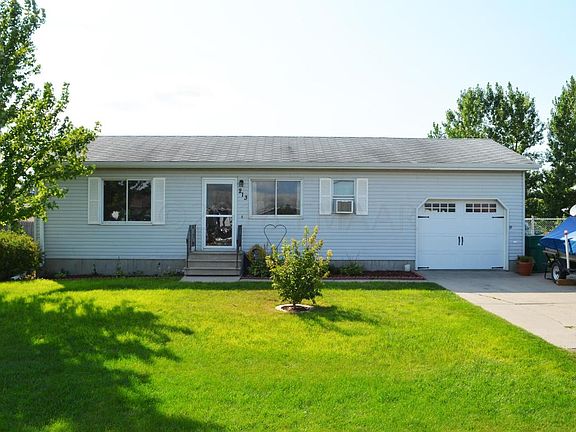 3rd image of 213 4th St E