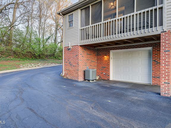 5th image of 38 Oak Leaf Cir #38