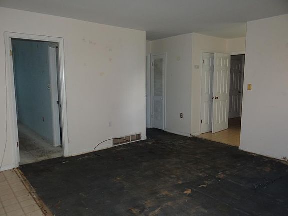 5th image of 125 Lancelot Dr