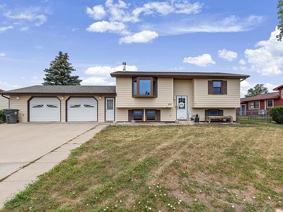 2nd image of 520 Bluebird Dr