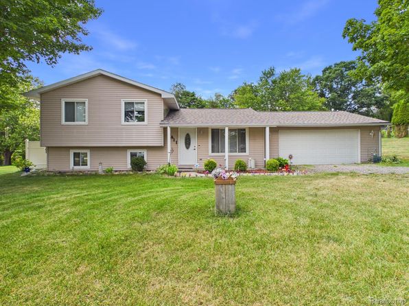 4411 Huckleberry Cir