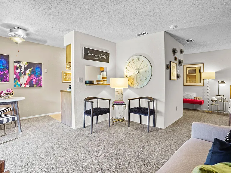 Silver Springs Apts. — Photo 6