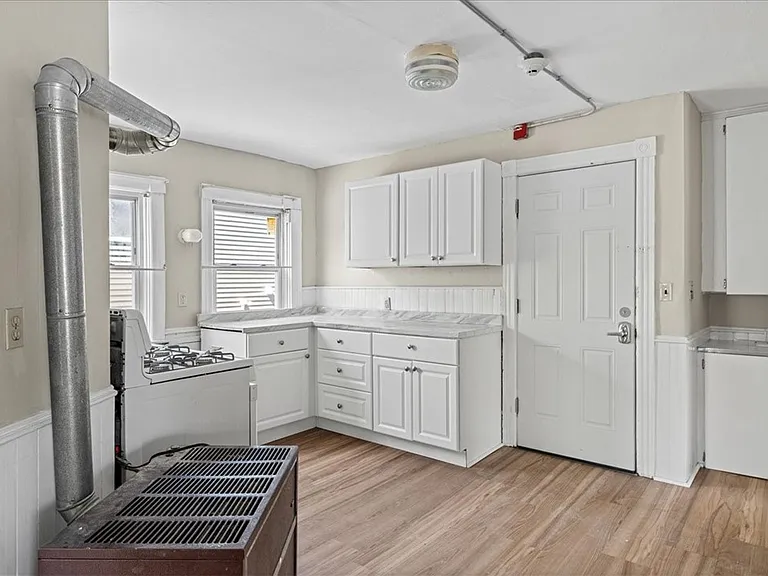 53 1/2 Sterling Ave #2 — Photo 4