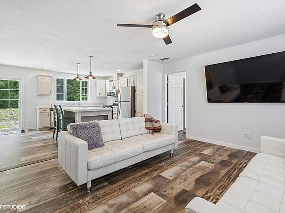 3rd image of 12377 Linden Ave