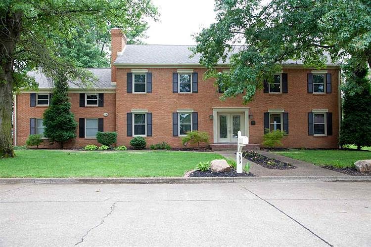 1st image of 209 Park Plaza Dr