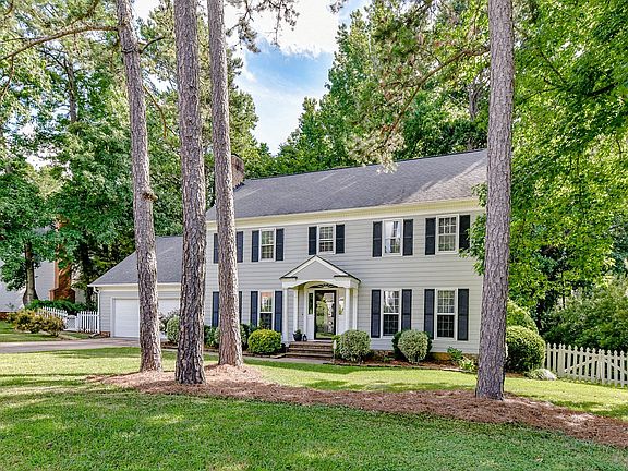 2nd image of 2019 Glendalough Ln