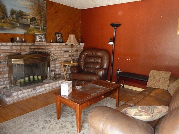 2nd image of 211 Quail Ct