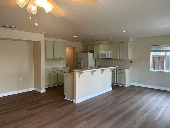 5th image of 17928 Daffodil Hill St