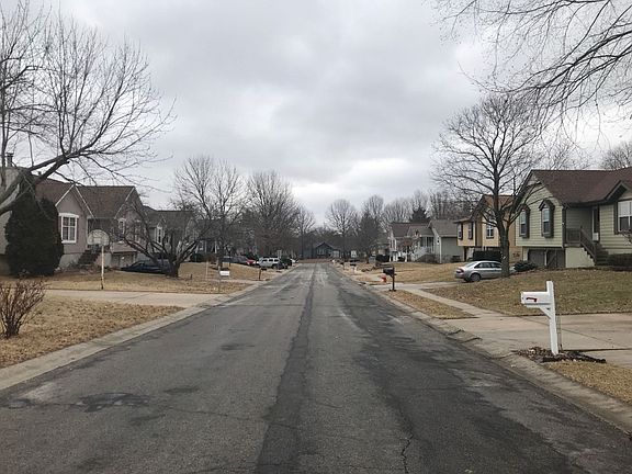 5th image of 507 NE Fox Trail Dr