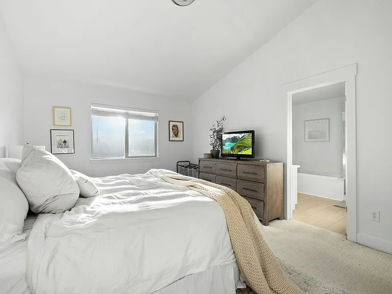 2657 N Elm Dr — Photo 16