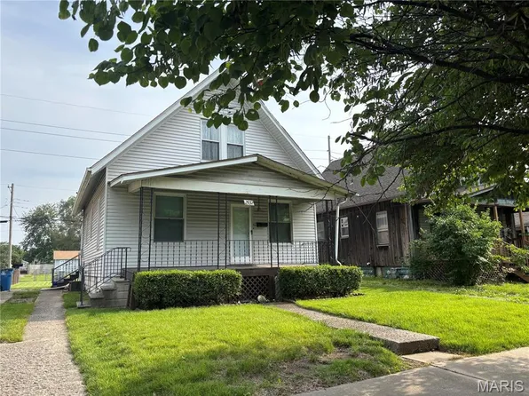 2532 E 27th St, Granite City, IL 62040