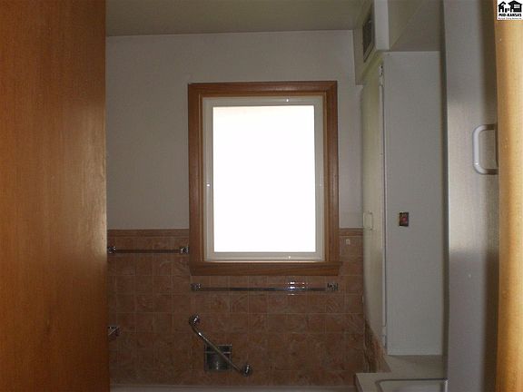 4th image of 2203 N Monroe St