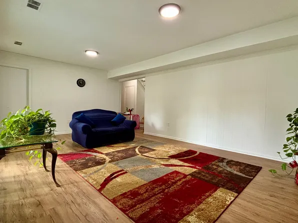 94 Leedsville Dr, Lincroft, NJ 07738