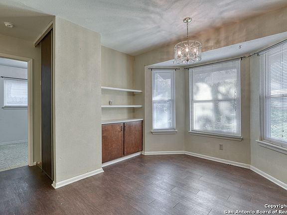 5th image of 624 PECAN DR