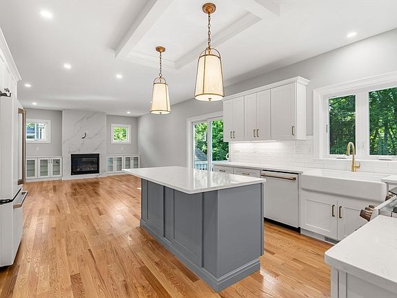 4th image of 89 Central St